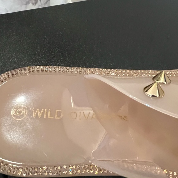 Wild Diva Lounge Slide Women Sandals almost new size :6” - Picture 6 of 8